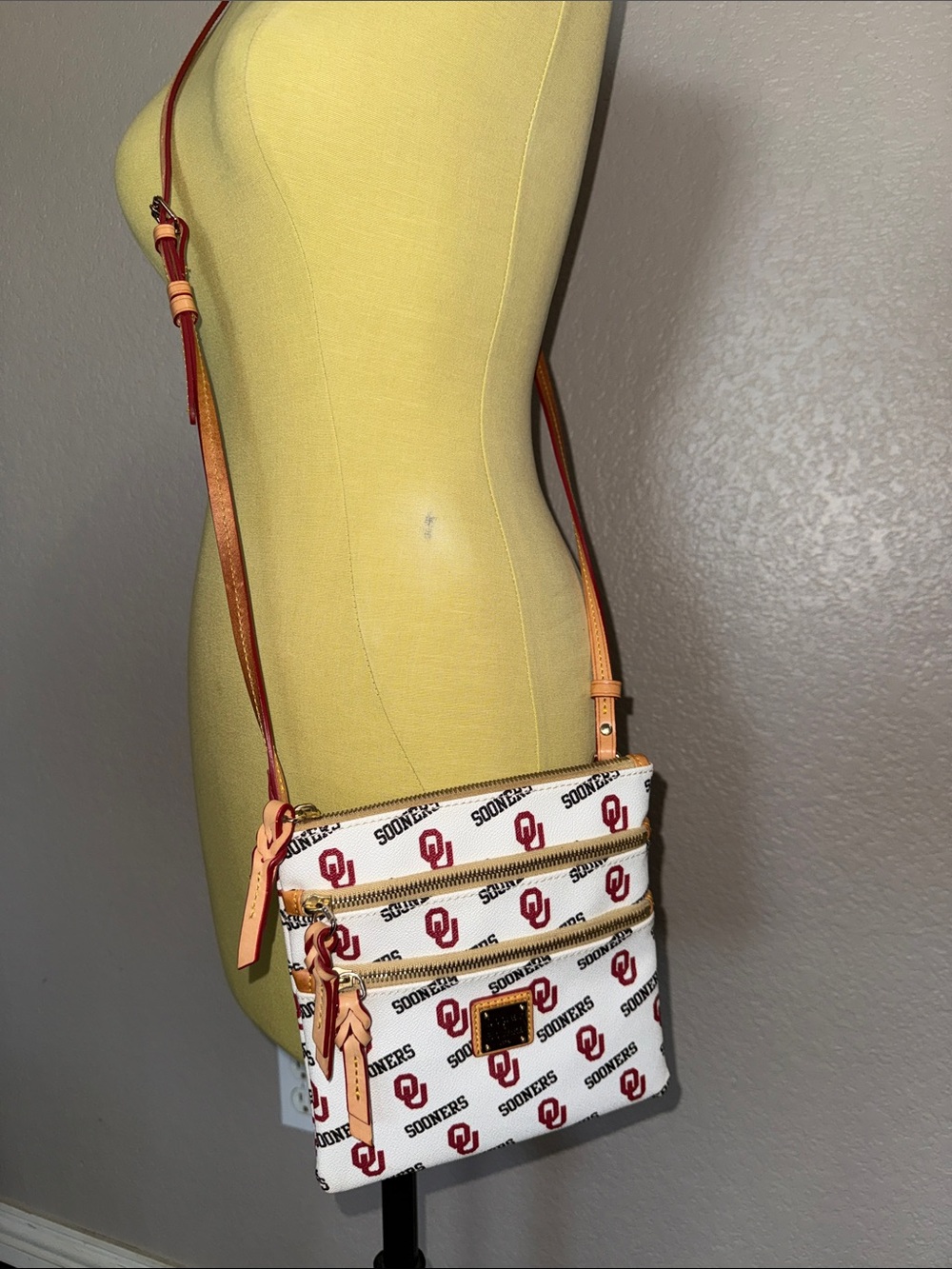 Dooney & Bourke White & Red Oklahoma Sooners Crossbody Bag like new